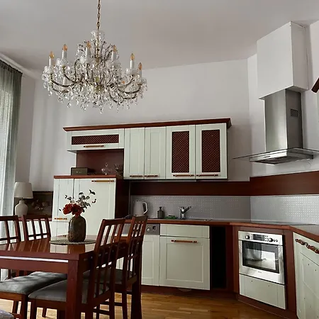 Apartment Apartman U Cisarskych Lazni